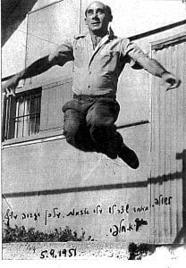 צילום שחור-לבן של אברהם חלפי קופץ, עם הקדשה בכתב יד משנת 1951
